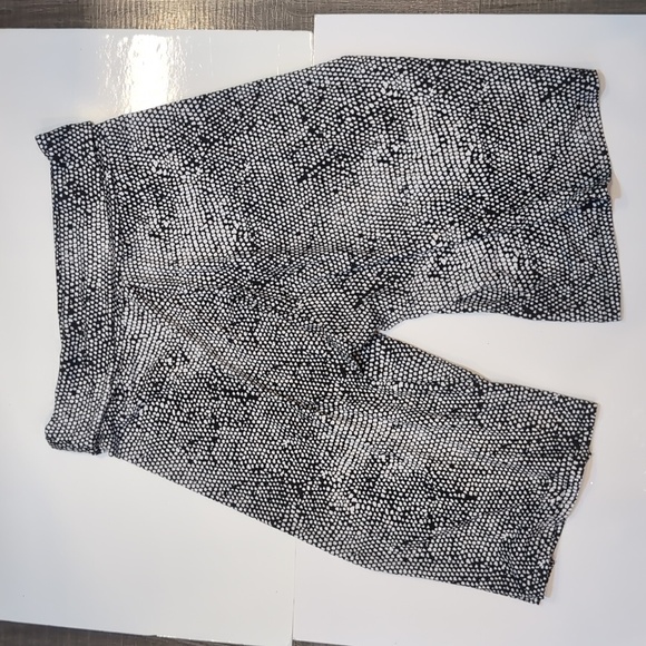 3/$20 LAURA Flowy Culottes Cropped Pants Flare Leg Foldover Waist Animal Print - Picture 8 of 9